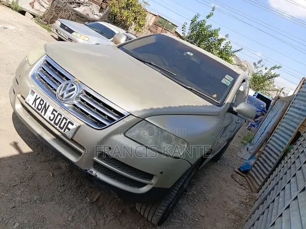 Volkswagen Touareg 2009 Dhahabu - 1