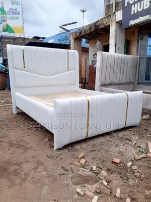 5x6 Chester Bed - White