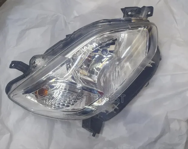 Mataa ya Toyota Passo 2018 (Yaliyotumika kutoka Japan) - 1