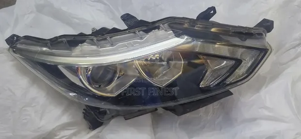 Nissan Qashqai 2018 Headlights (Ex-Japan) - 1