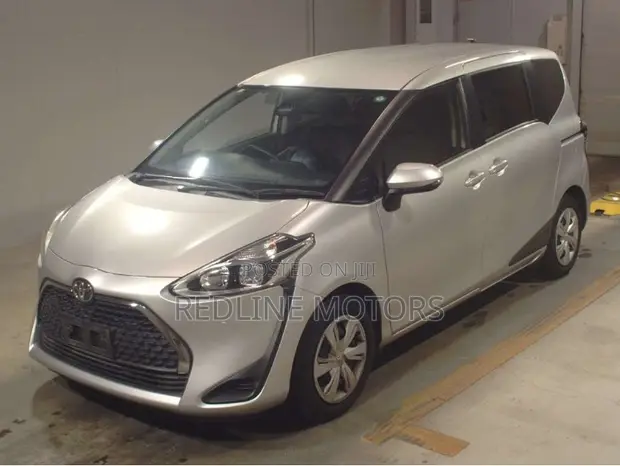 Toyota Sienta 1.5 FWD 2019 Silver - 1