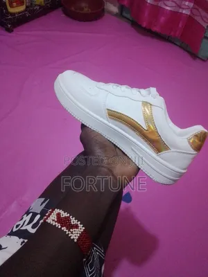 Nike Snatcher Touches Sneakers