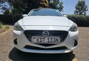 Mazda Demio 2018 Nyeupe