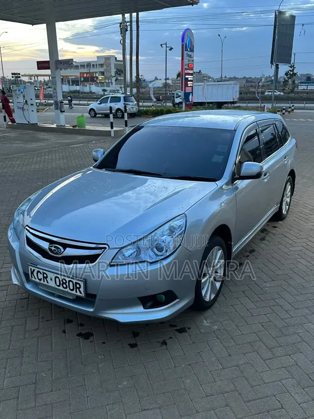 Subaru Legacy 2011 Silver - 1
