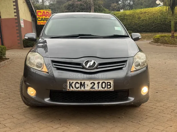 Toyota Auris 2011 Kahawia - 1