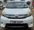 Toyota Isis 1.8 Platana 2WD 2015 White - 1