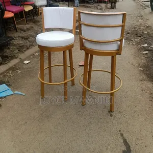 Viti vya Juu vya Chuma vya Powder Coated na Mto Nyeupe