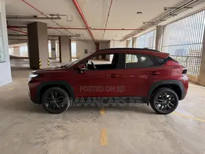 Toyota Urban Cruiser 2025 Nyekundu