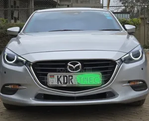 Mazda Axela 2018 Nyeupe