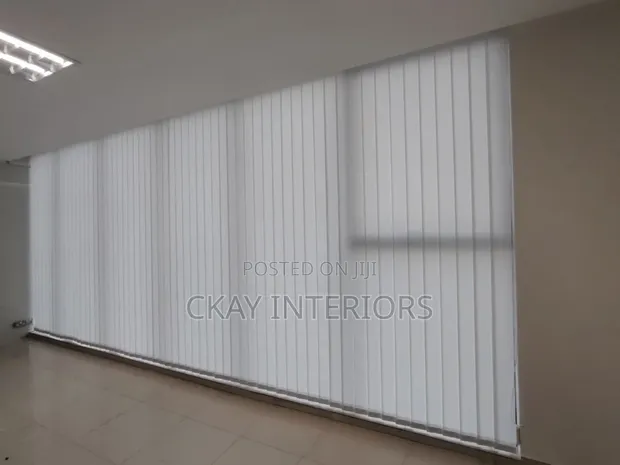 Vertical Blinds Nyeupe za Madirisha ya Ofisi - 1