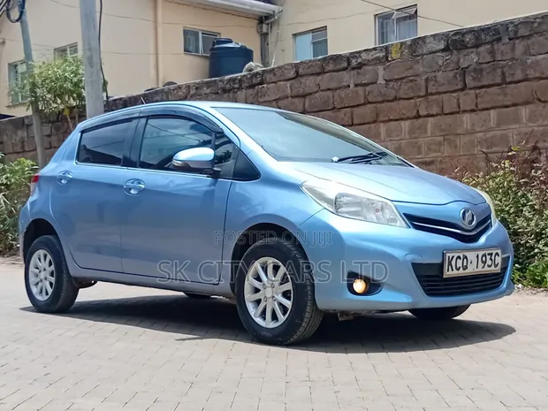 Toyota Vitz 1.3 FWD 5dr 2010 Bluu - 1