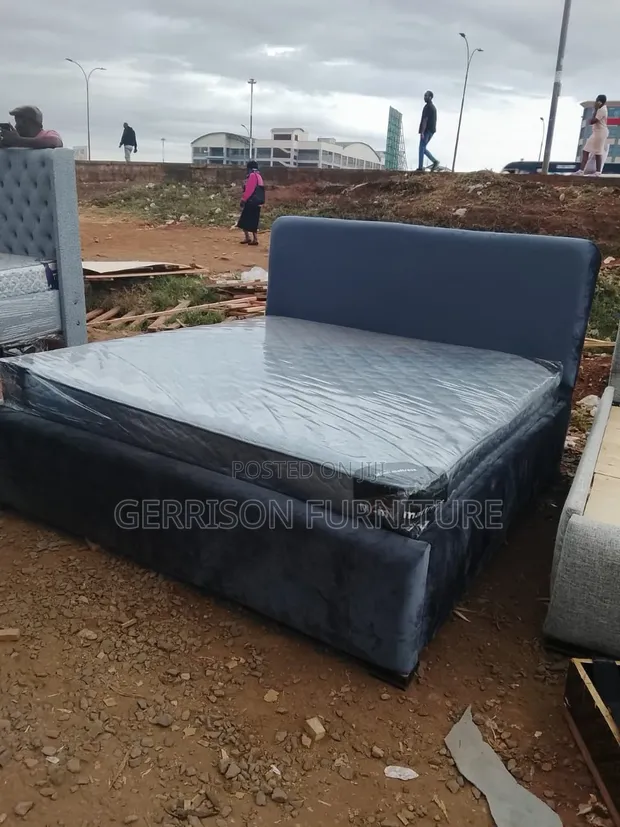 Kitanda cha Velvet cha Sakafu 6x6 na Godoro - 1