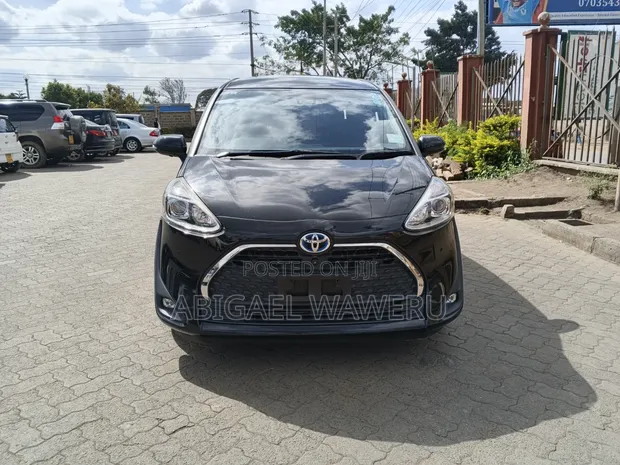 Toyota Sienta 1.5 AWD Hybrid 2019 Black - 1