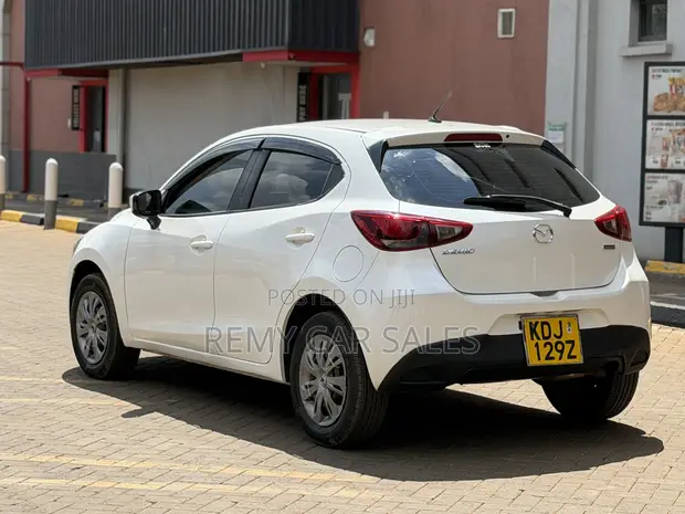 Mazda Demio 2015 Burgundy - 1