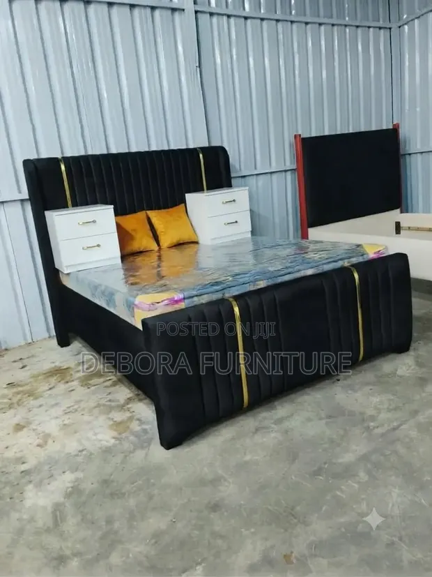 Kitanda cha Kisasa cha Elegance 5x6 chenye Droo ya Kando na Godoro - 1