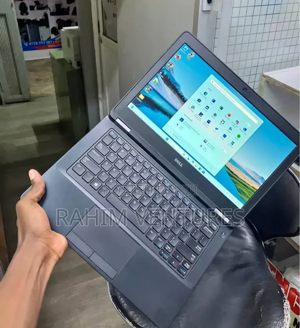 Dell Latitude E5270 Laptop: Core i5, 8GB RAM, 256GB SSD - 1