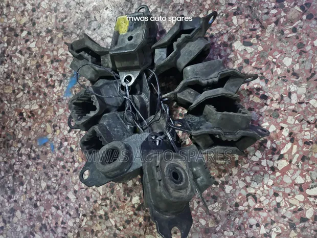 Nissan Note E12/Tiida Gear Mounting - 1