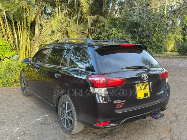 Toyota Corolla Fielder 2016 Hybrid Nyeusi - 1