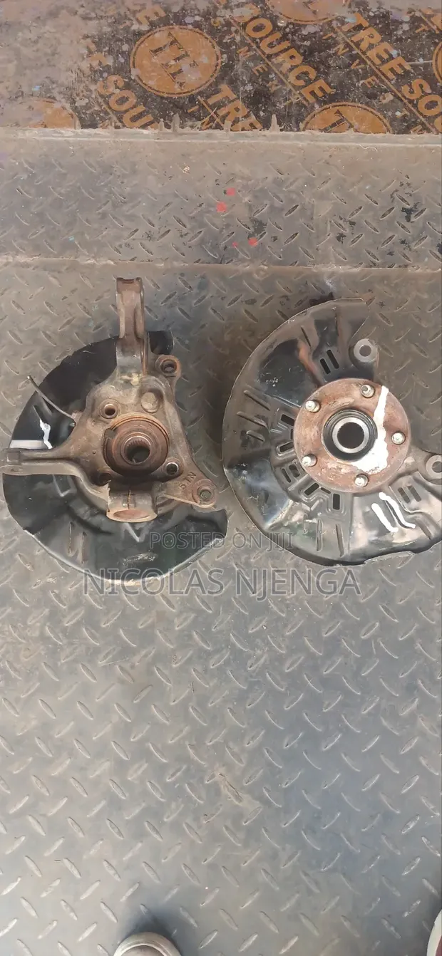 Subaru Hubs and Calipers (Used) - 1