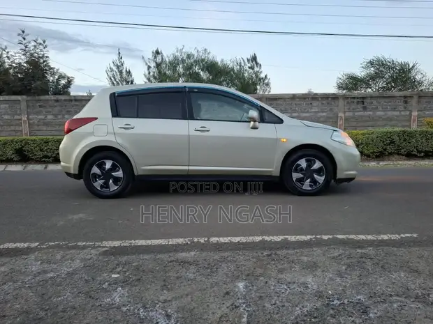 Nissan Tiida 2007 Gold Hatchback - 1
