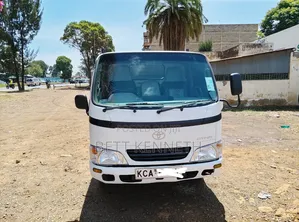 Toyota Dyna Lori la Chakula - Lililotumiwa