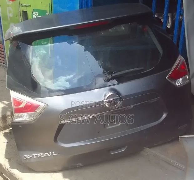 Tailgate ya Nissan X-Trail NT32 Iliyotumika - 1