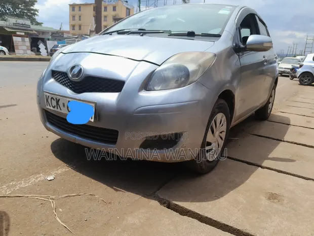 Toyota Vitz 2012 Silver - 1