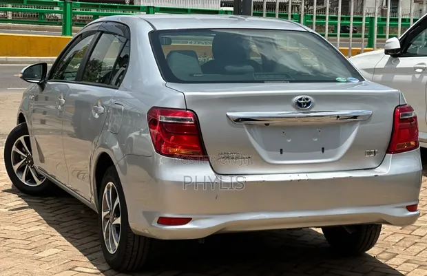Toyota Axio 1.5 Hybrid 2WD 2019 Silver - 1