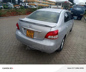Toyota Belta 2006 Nyeusi