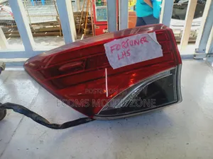 Taa ya Nyuma ya Toyota Fortuner 2019