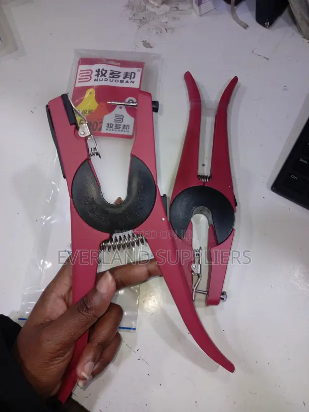 Universal Ear Tag Applicator - 1
