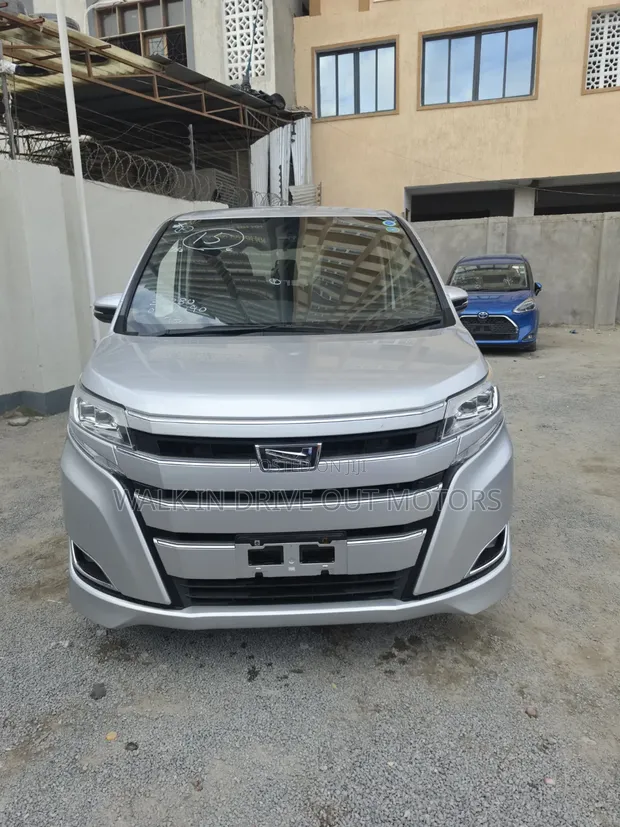 Toyota Noah 2020 Silver - 1