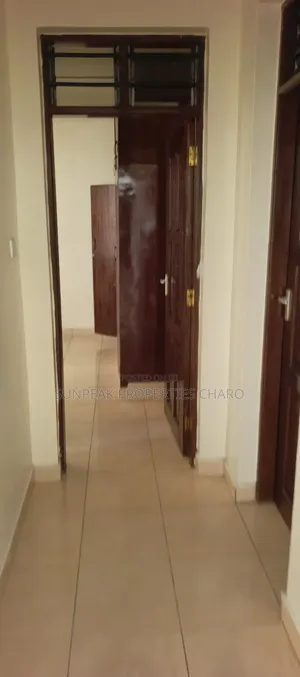 Ghorofa ya Vyumba 3 vya Kulala kwa Kukodisha Nyali, Links Road