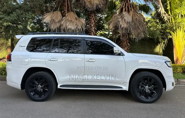 Toyota Land Cruiser 4.6 V8 ZX 2015 Nyeupe - 1