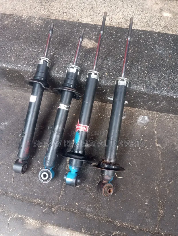 Shock Absorbers za Mbele na Nyuma za Toyota Mark X 2WD (Zilizotumika) - 1