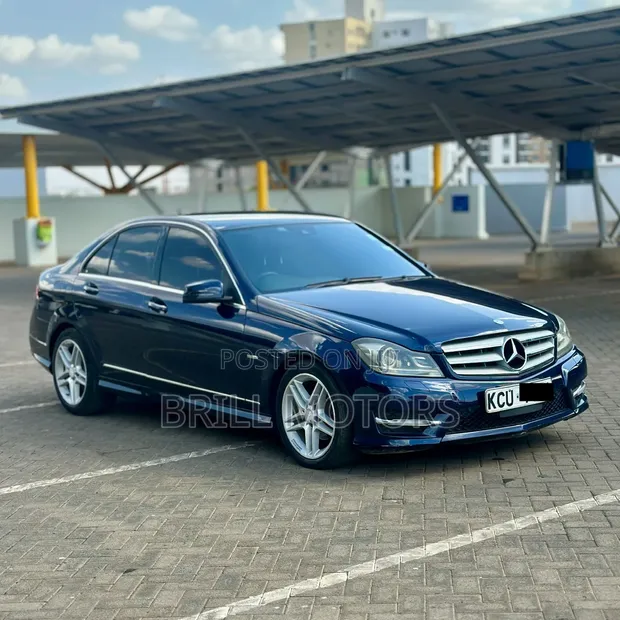 Mercedes-Benz C200 2012 Blue - 1