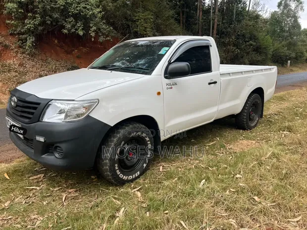 Toyota Hilux Workmate 2014 Nyeupe - 1