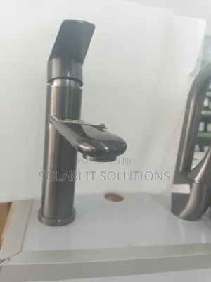 Modern Single-Handle Pull-Down Sink Mixer Faucet