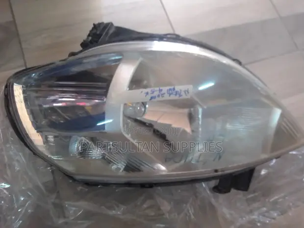 Nissan Tilda 2008 Left Hand Side Headlight - 1