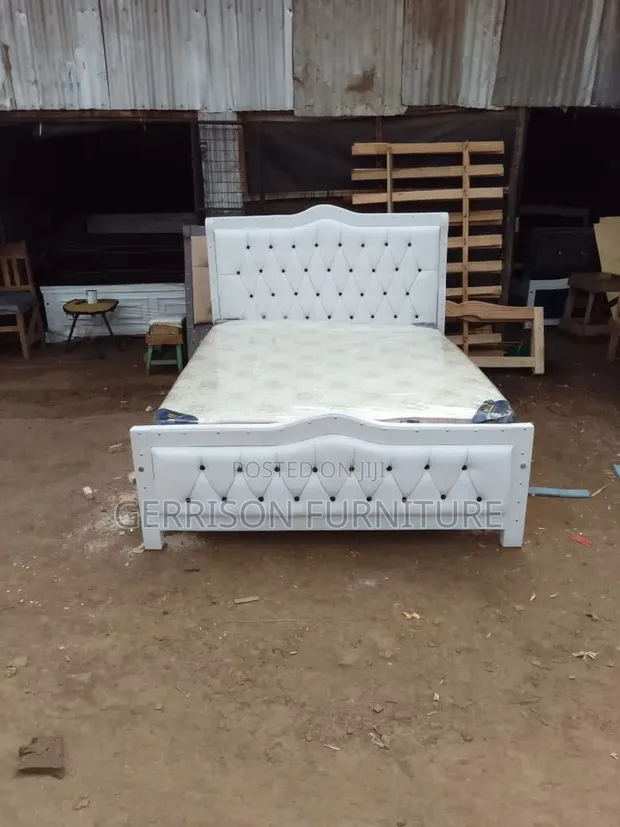 5x6 White Diamond-Tufted Mocket Bed with Mattress - 1
