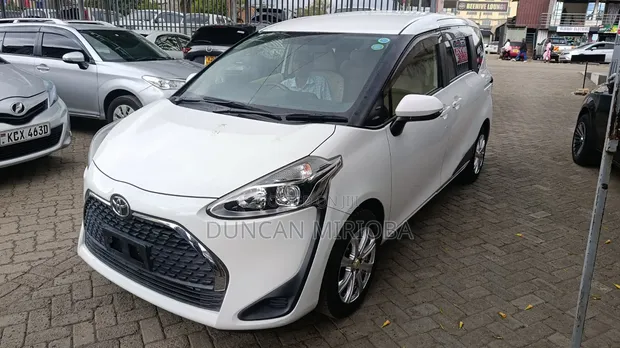 Toyota Sienta 2019 White - 1