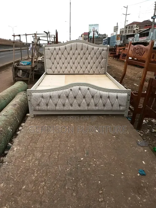 5x6 Grey Mocket Diamond-Tufted Bed - 1
