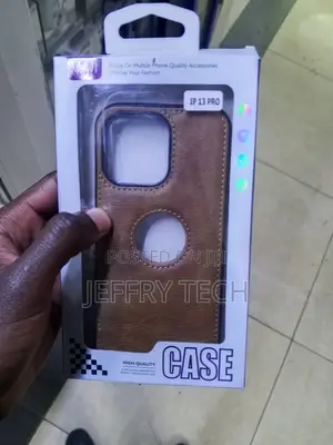 Kava ya Brown Faux-Leather kwa iPhone 13 Pro