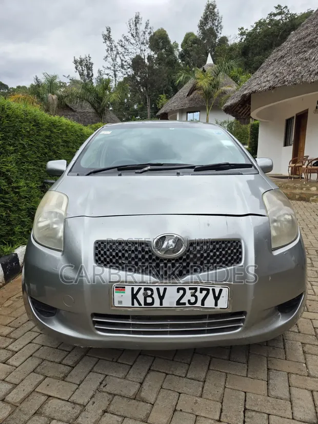 Toyota Vitz 2007 Silver - 1