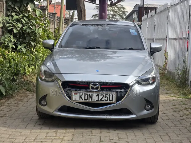 Mazda Demio 2017 Silver - 1
