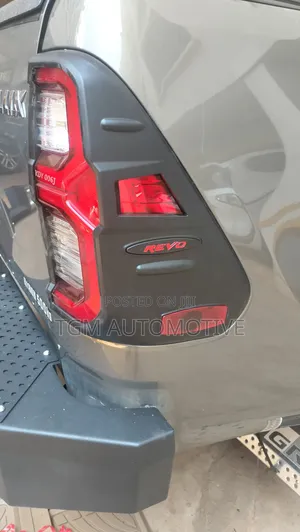 Toyota Hilux Revo Rocco Matt Black Covers za Tail Lamp