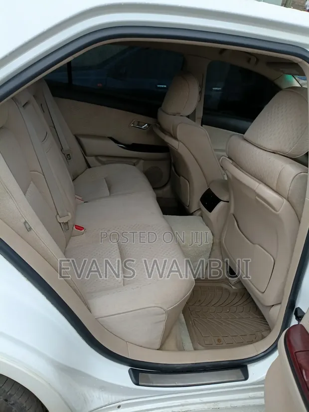 Toyota Crown 2009 Ivory - 1