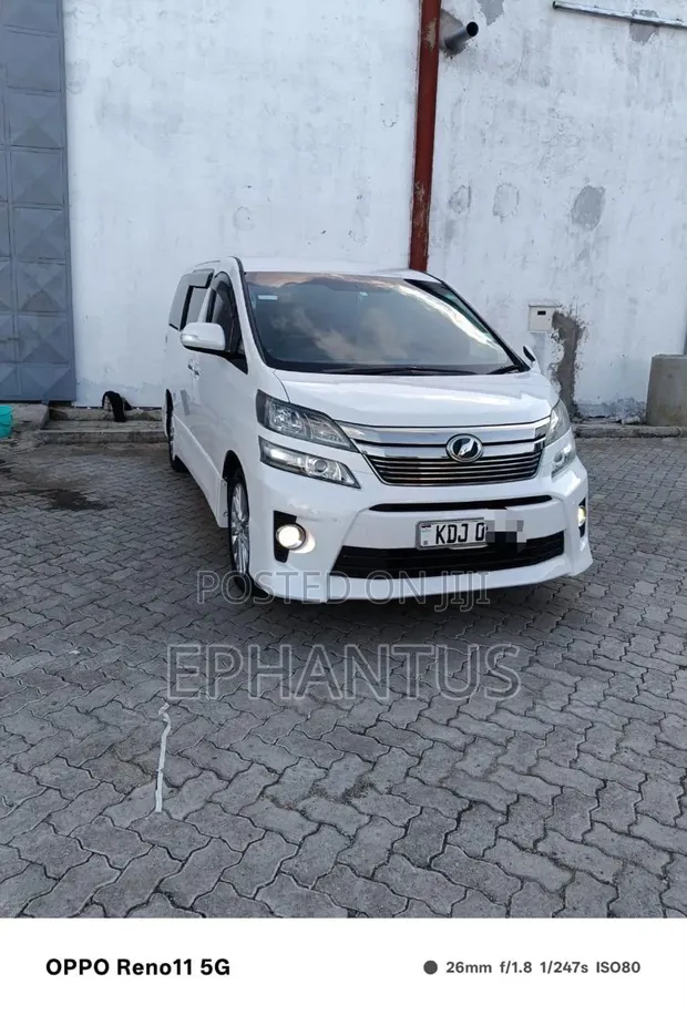 Toyota Vellfire V 2.4 FWD 8-Seater 2014 White - 1
