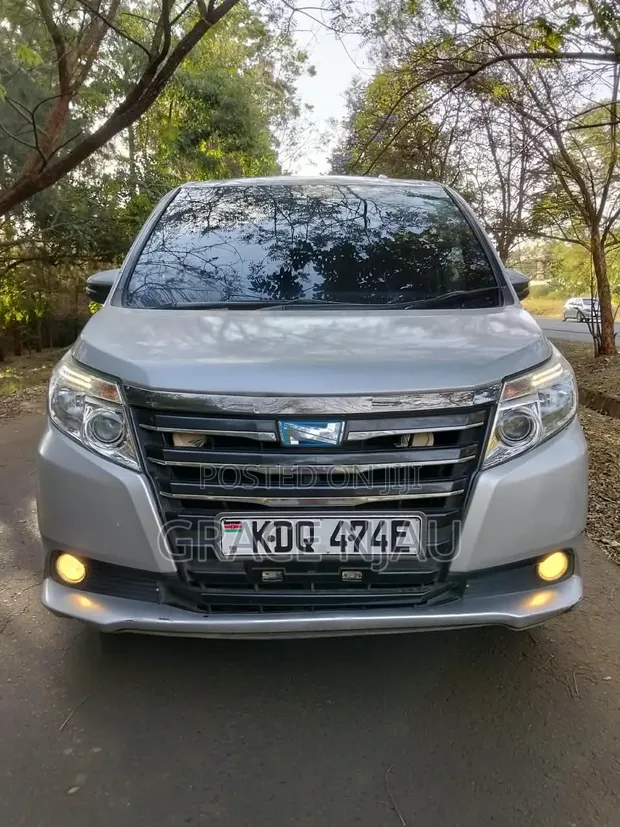 Toyota Noah 2.0 AWD 2016 (7 Seater) - 1