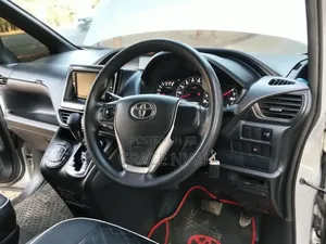 Toyota Noah 2.0 AWD 2016 (7 Seater)